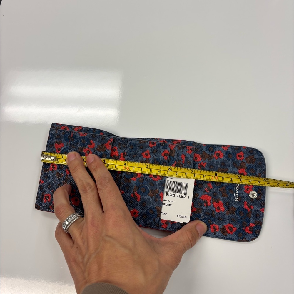 Coach Black Textured Leather Wallet. New with Tags. Floral inside design - Picture 8 of 10